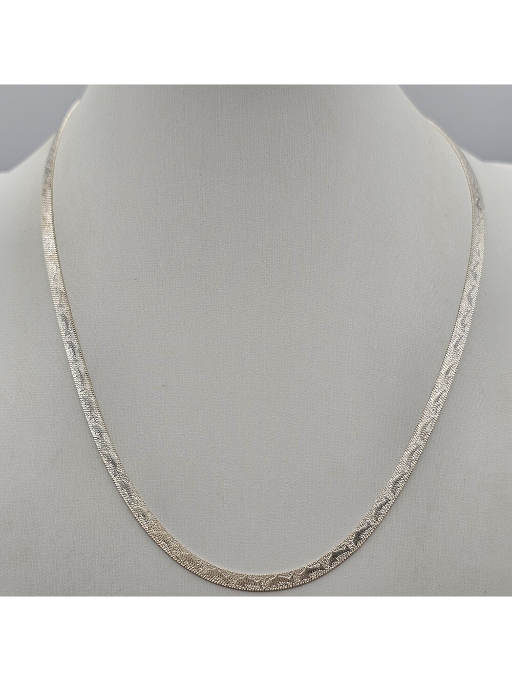 925 Italy VIOR Sterling Silver Dolphin Herringbone Necklace 16" 6.45